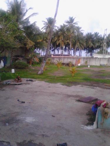 Venta de terreno cerca de Tucacas apto para hotel, posada etc. Incluye una casa pequeña