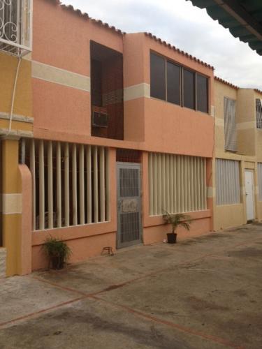 SuEspacio Bienes Raíces,C.A. En Venta, Town House en Maracaibo - Av. La Limpia