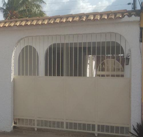 En Anaco  via HP, alquilo  casa de 2 Habitaciones Amoblada