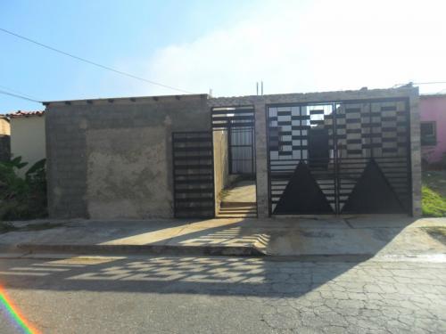 ¡Excelente Casa en La Urbanización El Saman de Guacara!	