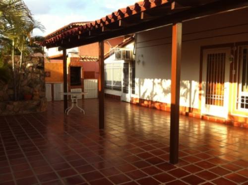 En Anaco se Alquila casa tipo TH en Urb. El Oasis