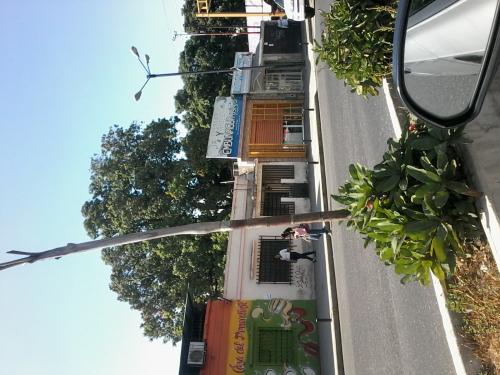 Venta de terreno de 1400 m2 con zonificacion AR 5 ubicado en plena avenida universidad 