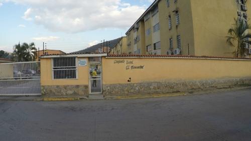 Hermosmo Apartamento en El Manantial.