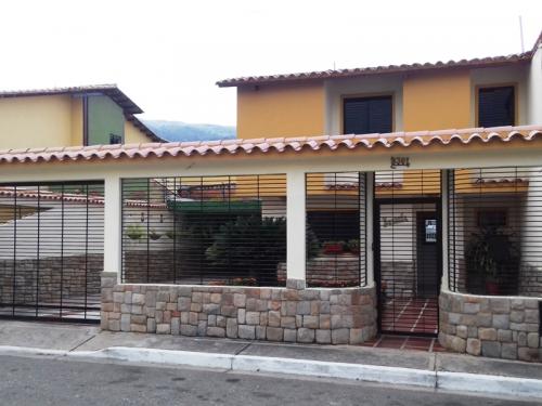 HERMOSO TOWNHOUSE EN NAGUANAGUA! 