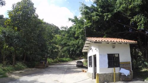 Amplio Terreno Unifamiliar en Chuponal!