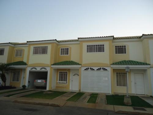 SuEspacio Bienes Raíces,C.A. En Venta, Town House en Cabimas - Sector Las 40