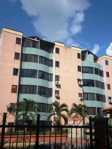 C&G Consultores ofrece en venta, Apartamento Duplex en Conjunto Residencial Las Tapias.