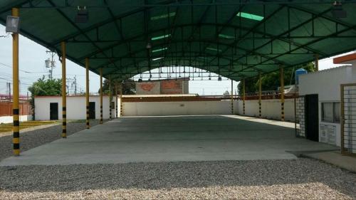 SuEspacio Bienes Raíces, C.A.  En Alquiler Galpón en Las Morochas