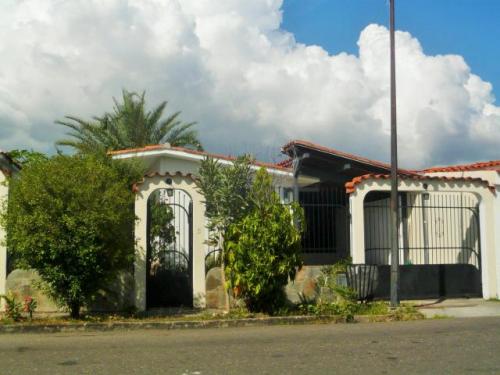 Casa en venta Flor Amarillo, Valencia, Carabobo código 17-119