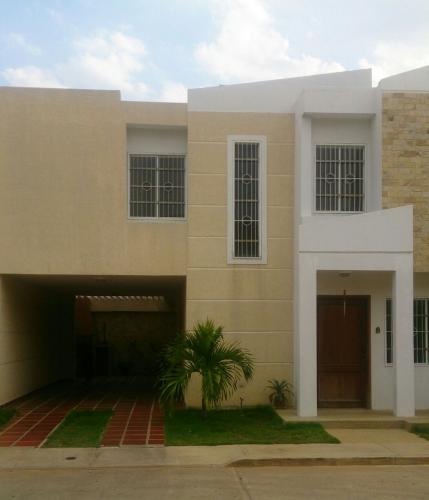 EN VENTA TONWHOUSE EN CORAL PARAISO VILLA