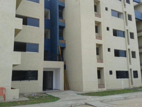 Apartamento en Paraparal, Los Guayos, Carabobo código 17-1002 