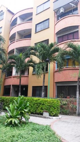 C&G Consultores ofrece en venta Apartamento Planta Baja en Poblado San Diego.