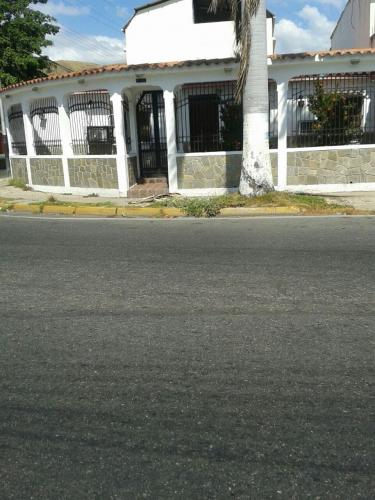 Bella Casa en Loma Linda Guacara!