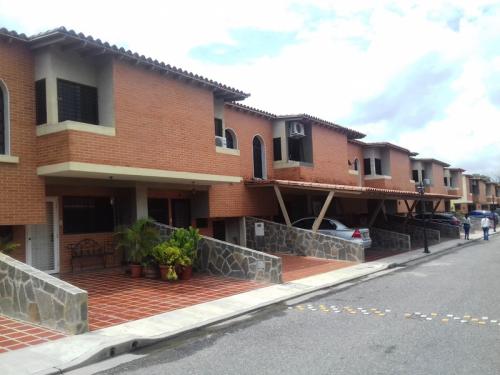  Hermoso Townhouse en Monteserino! 
