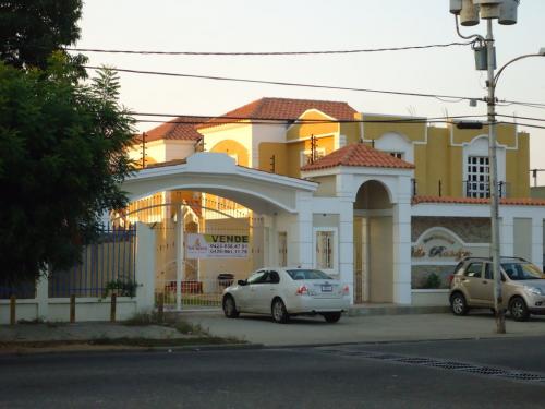 SuEspacio Bienes Raíces,C.A. En Venta, Town House en Cabimas -  Av. Andrés Bello