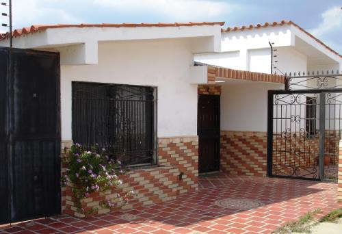VENDO CASA REMODELADA SECTOR PIEDAD NORTE