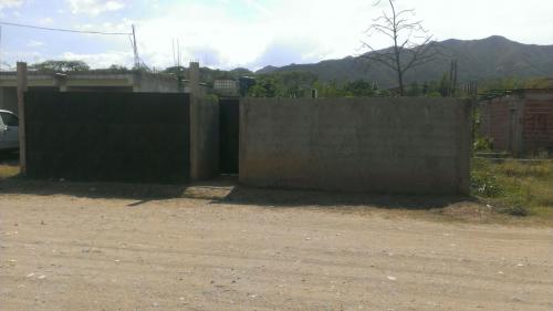 Vendo terreno con casa en San Diego