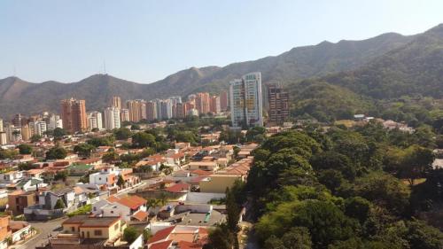 Apartamento en venta Las Chimeneas, Valencia, Carabobo código 17-803 