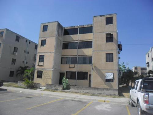 Apartamento en venta En Buenaventura, Los Guayos, Carabobo código 17-4254
