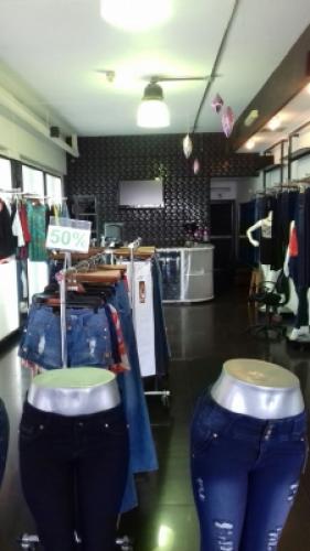 En venta punto comercial de ropa en centro comercial en av. delicias