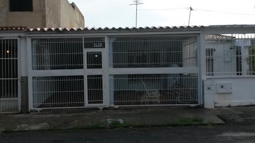 SE VENDE CASA EN LA ESMERALDA