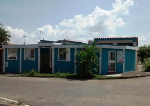 Casa Quinta Esquinera con Anexo en Parque Residencial La Esmeralda