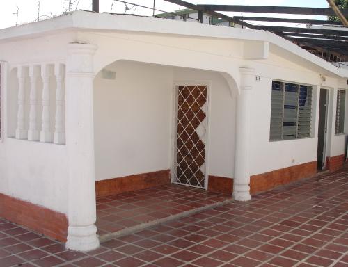 VENDO CASA PARA REMODELAR URB FUNDALARA