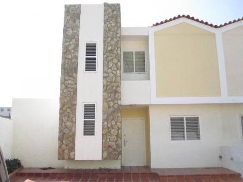 En Venta Versátil Town House En La Circunvalacion N°2 de Maracaibo