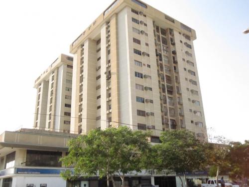 En Venta Apartamneto con Excelente Ubicacion en Av. 8 Santa Rita Maracaibo 