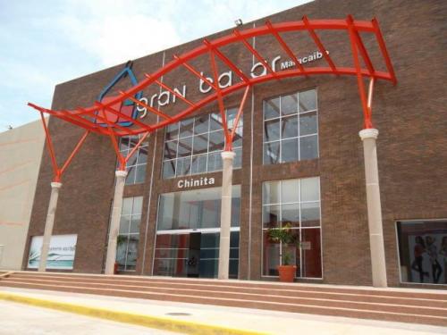 En Venta Local Comercial en Av. 15 Las Delicias Centro Comercial Gran Bazar en Gris - 