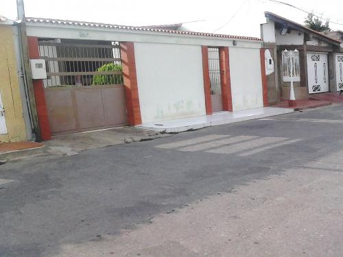 Casa en Venta. Puerta Maraven. Urb La California. Punto Fijo 