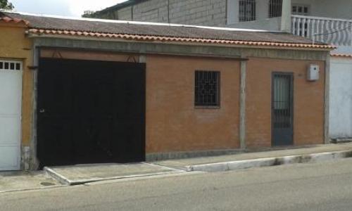 Casa avenida principal ideal para residencia, familia y/o negocio!!!