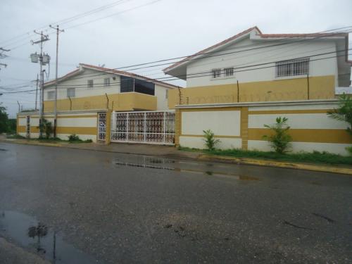 SuEspacio Bienes Raíces, C.A. Vende Town House en Ciudad Ojeda - Calle Piar