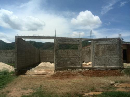 Se vende Terreno en construcción en la urb. Valles de colinas en San Diego