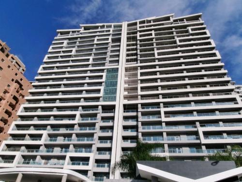 EN VENTA AMPLIO CON EXCELENTE DISTRIBUCIÓN APTO 107 MTS 3 HAB 2 BAÑOS 2 PSTOS