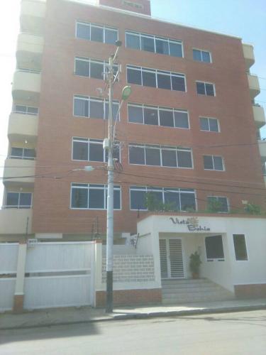 Se alquila apartamento en Res. Vista Bahía (Av. Arismendi Lecheria)