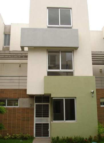 VENDO HERMOSA CASA REMODELADA COLINAS DEL VIENTO