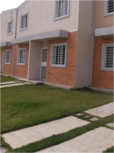 EN VENTA TOWN HOUSE A ESTRENAR CON AMPLIACIÓN ADELANTADA 87 MTS 2 HAB 1 BAÑO 1 PSTO