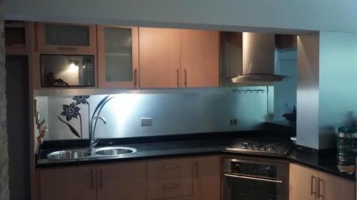 Apartamento en venta Las Chimeneas, Valencia, Carabobo código 17-6192