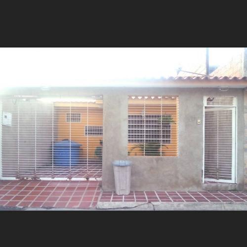 Bella Casa, la casona 1, Turmero. Inf: 04121463609