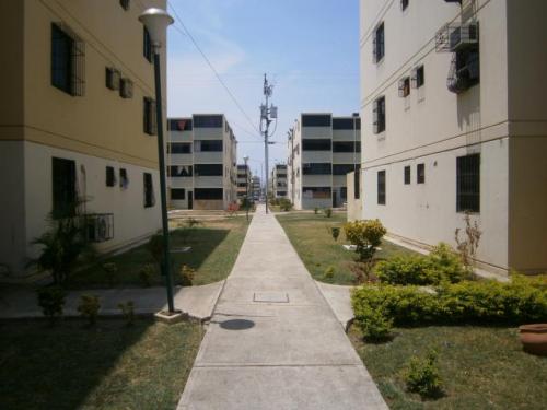 Apartamento en Buenaventura, Los Guayos Carabobo código 16-7026