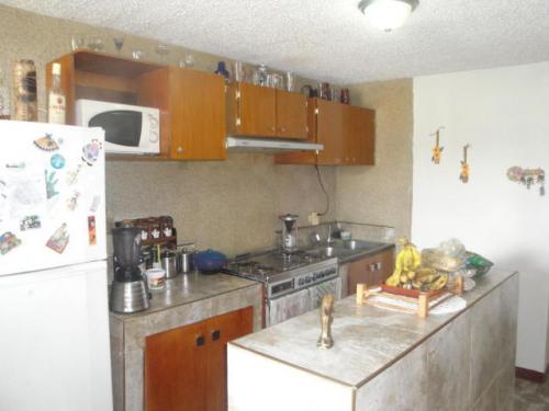 Apartamento en Buenaventura, Los Guayos Carabobo código 17-3694