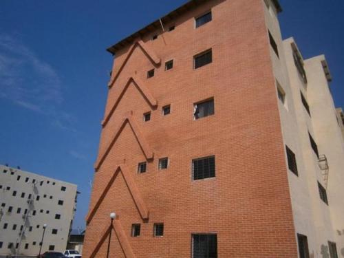 Apartamento en venta Paraparal, Los Guayos, Carabobo código 17-7111