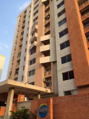 SKY GROUP Vende  Apto en SUN SUITES MAÑONGO