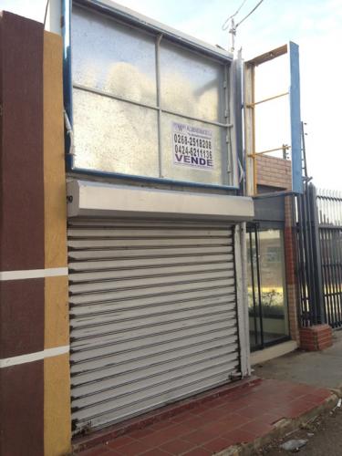 SE  VENDE LOCAL COMERCIAL CALLE FALCON