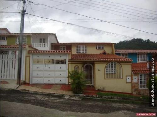INMOBILIARIA DUMONT.Vende bella y elegante casa quinta de 2 niveles,en LA GRITA TACHIRA,VENEZUELA..