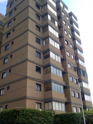 SE VENDE APARTAMENTO CONJ. RES. PRIVADO TORRES MANAURE