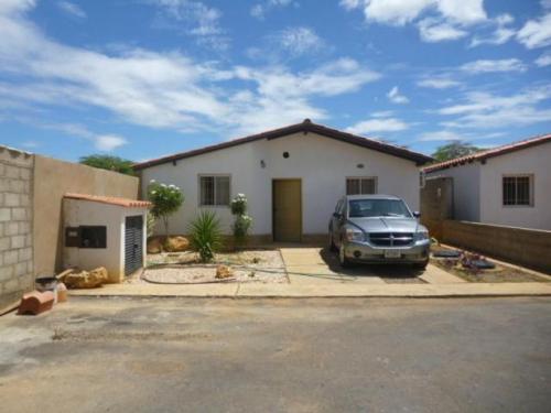 Alquilo casa amoblada en Guanadito sur urb. cerrada