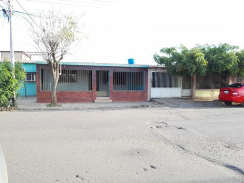 EN VENTA CASA URBANIZACION LAS VELITAS