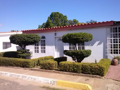 EN VENTA CASA CONJ. RESIDENCIAL PRIVADO VILLA HERMOSA